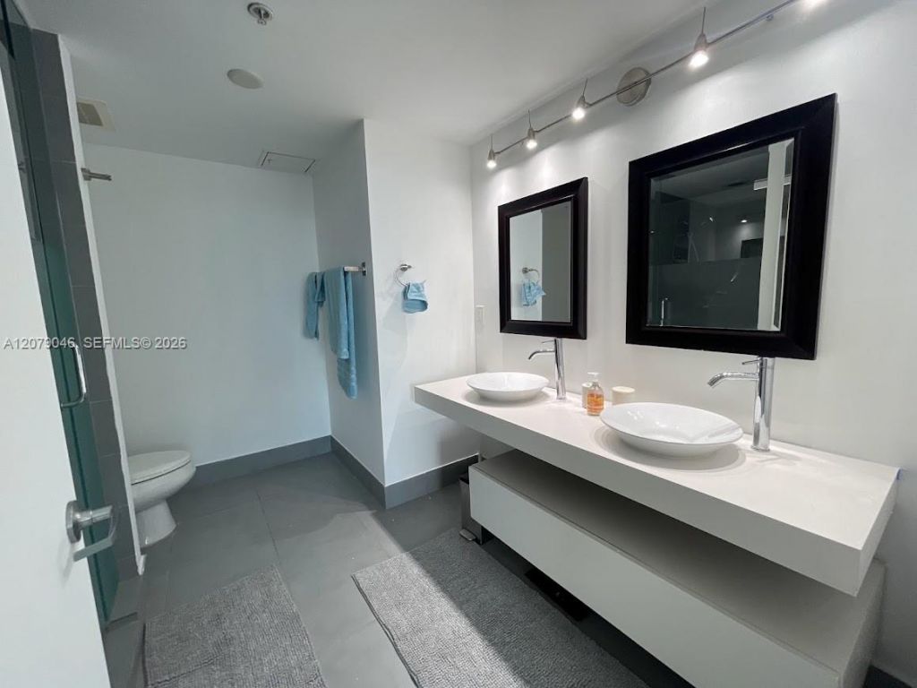92 SW 3rd St, Unit 3504, Miami, FL 33130 Photo