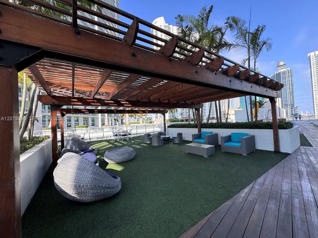 92 SW 3rd St, Unit 3504, Miami, FL 33130 Photo