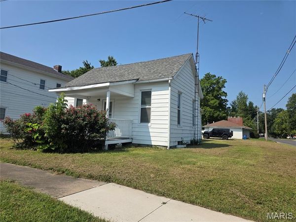 817 N Saint Louis Street , Sparta, IL 62286