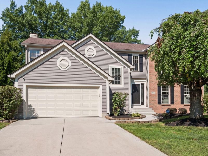 599 Tall Oaks Drive, Columbus, OH 43230 Photo 2