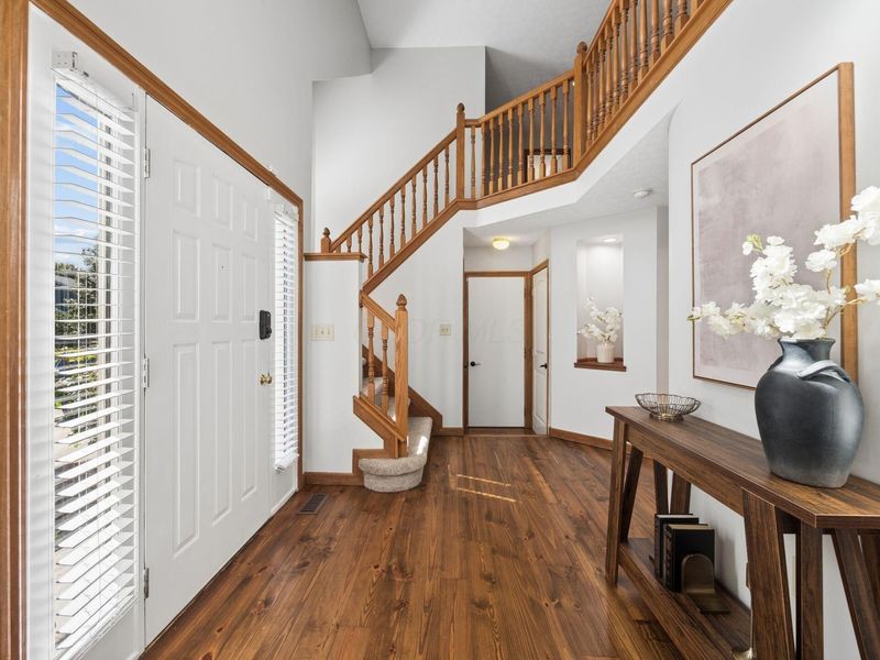 599 Tall Oaks Drive, Columbus, OH 43230 Photo 5