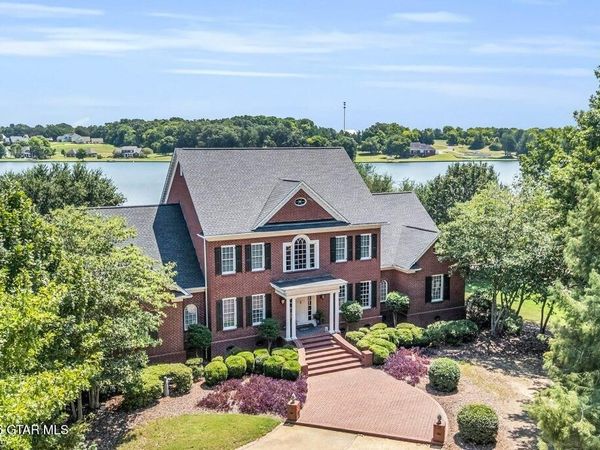 1248 W Lakeshore Drive, Starkville, MS 39759