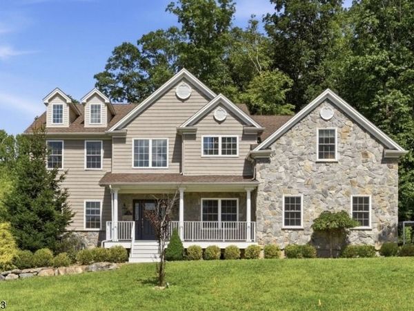 5 Jared Pl, Mount Olive, NJ 07828
