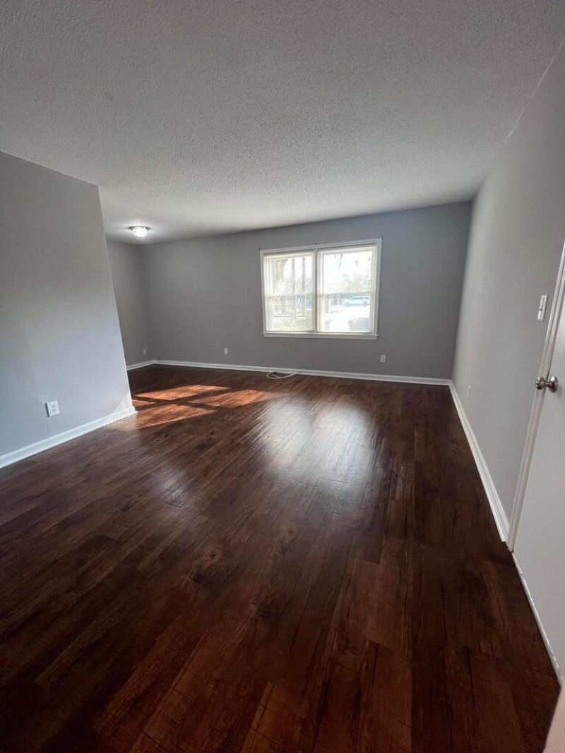 109 N Miller Street Photo 7