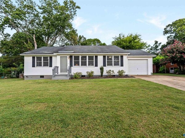 2605 Waltham Drive NE, Huntsville, AL 35811