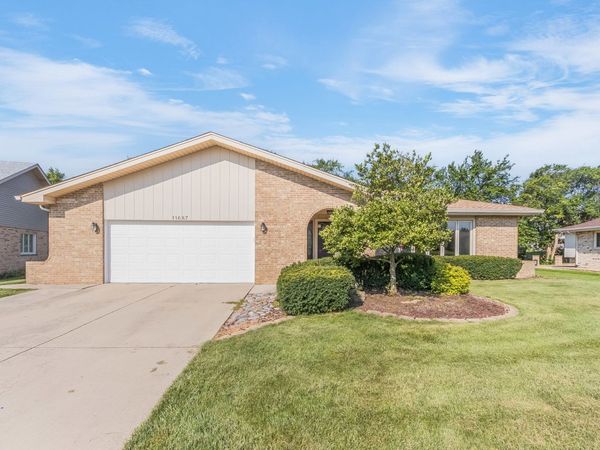 11687 Valley Brook Drive , Orland Park, IL 60467