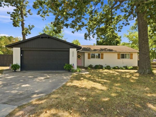 2222 W Perry Road , Rogers, AR 72758