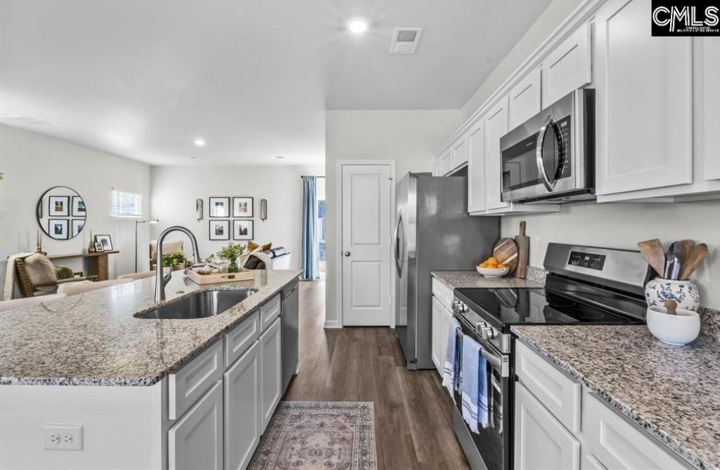 110 New Spring Way  Photo 7