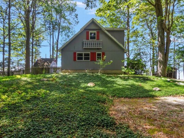 997 Lake Lane, South Haven, MI 49090