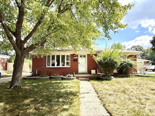 9062 Woodring Street, Livonia, MI 48150