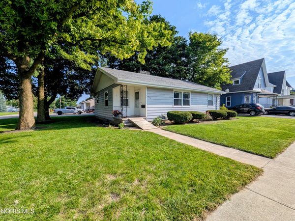 208 W Indiana Street , Edon, OH 43518