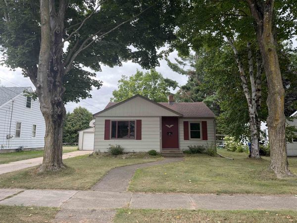 44 West Street, Clintonville, WI 54929