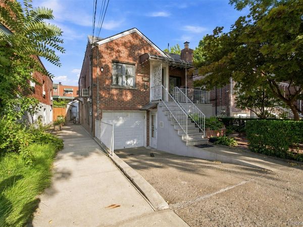 2546 Laconia Avenue , Bronx, NY 10469