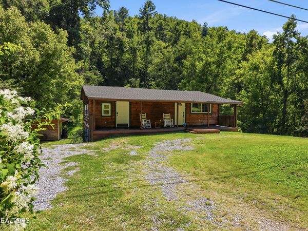 446 Lovers Lane, Townsend, TN 37882