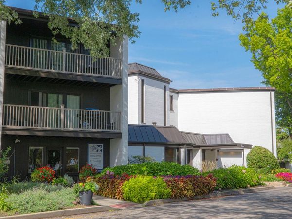460 Eagle Drive , Unit 302, Elk Grove Village, IL 60007