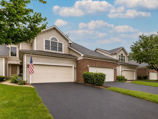 230 Parktrail Court , Schaumburg, IL 60173