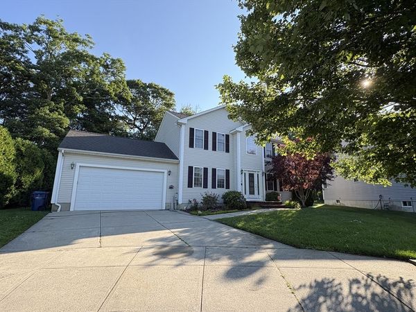 3 Joy Rd, New Bedford, MA 02740
