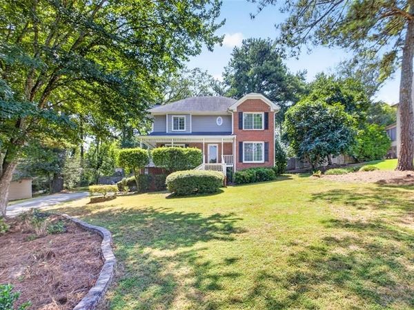540 Clear Lake Lane , Suwanee, GA 30024