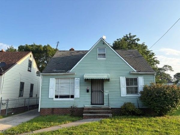 15807 Harvard Avenue , Cleveland, OH 44128