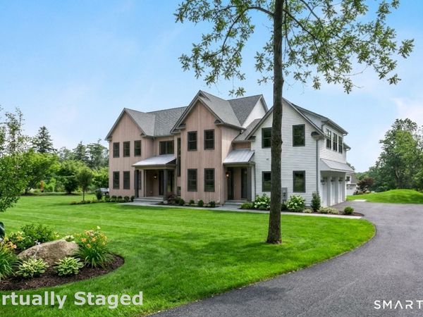 110 porters hill , Trumbull, CT 06611