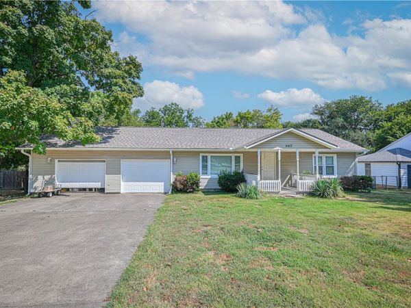 507 E Helena Street, Siloam Springs, AR 72761