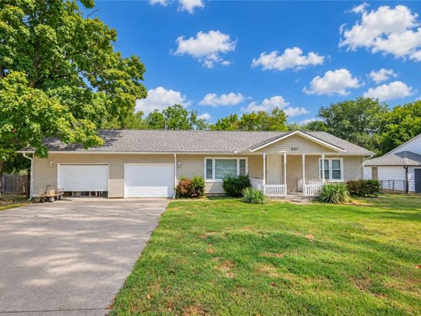 507 E Helena Street, Siloam Springs, AR 72761