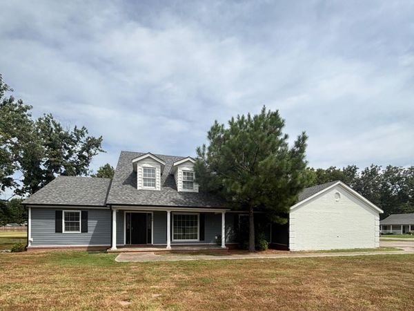 100 Charleston Drive, Walnut Ridge, AR 72476