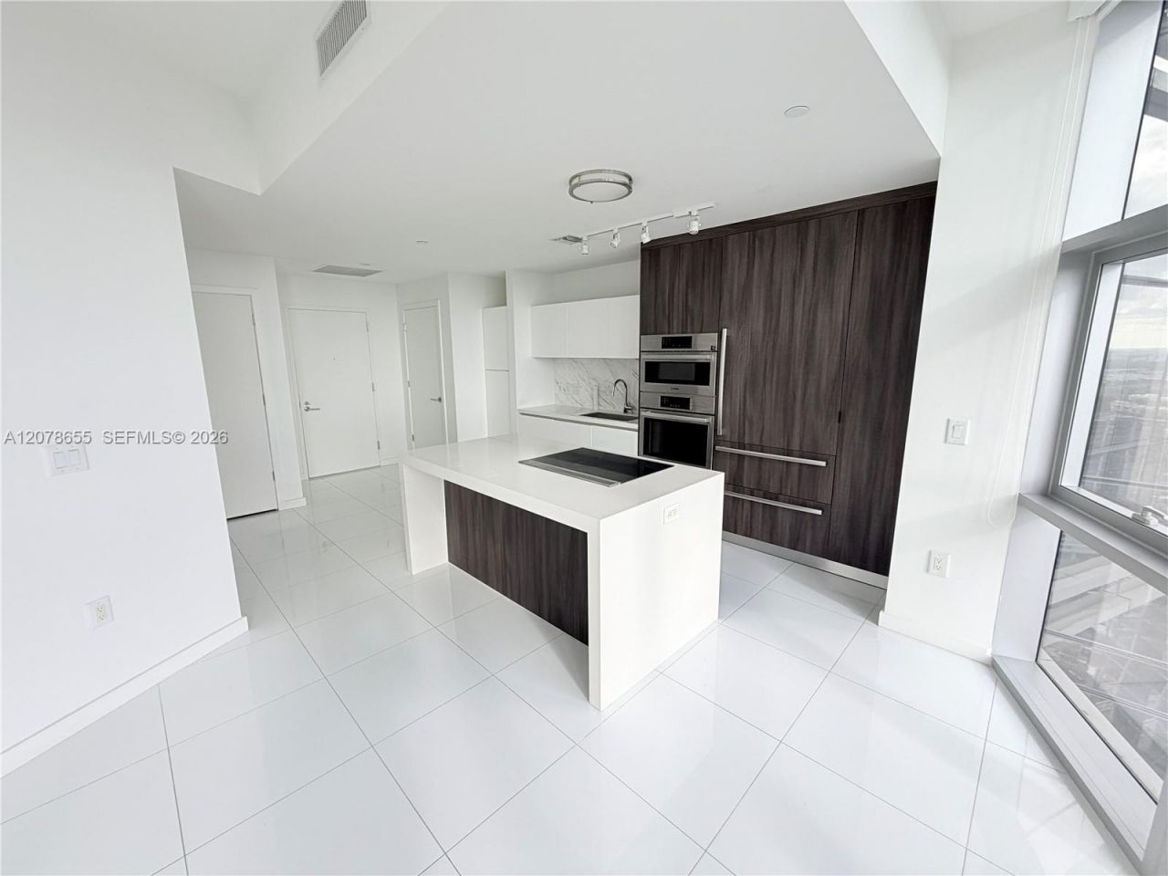 851 NE 1st Ave, Unit 3202, Miami, FL 33132 Photo