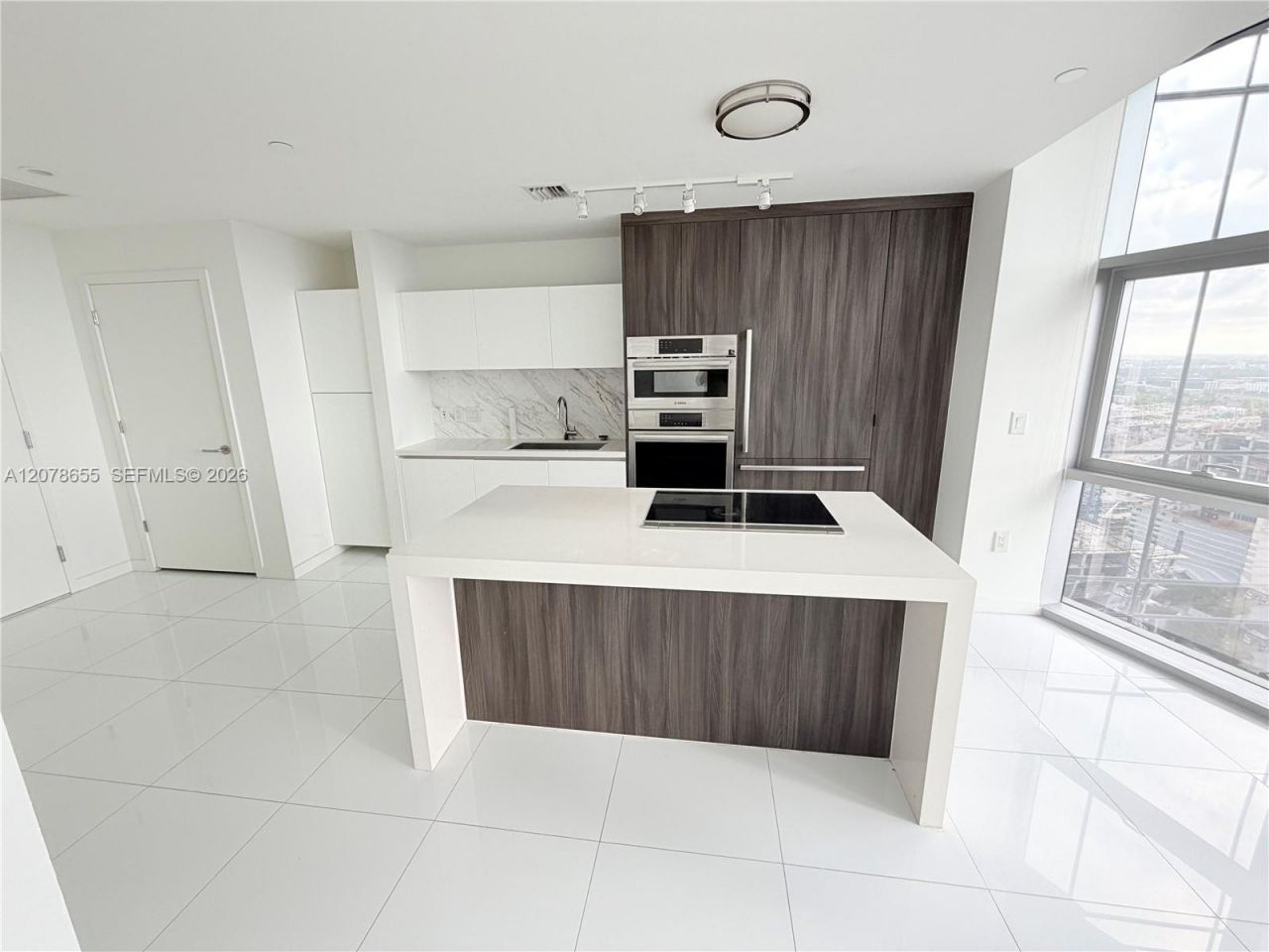 851 NE 1st Ave, Unit 3202, Miami, FL 33132 Photo