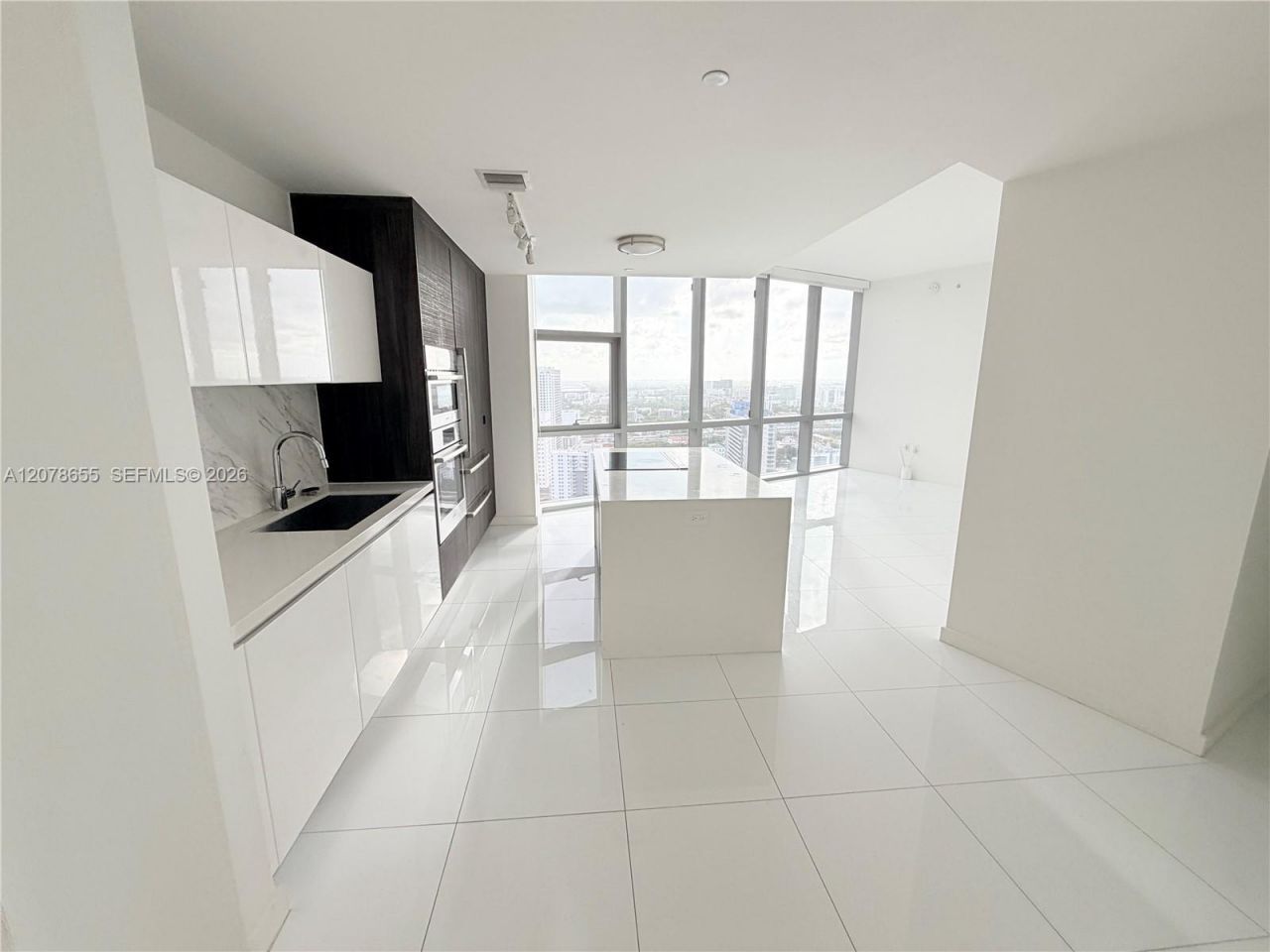 851 NE 1st Ave, Unit 3202, Miami, FL 33132 Photo