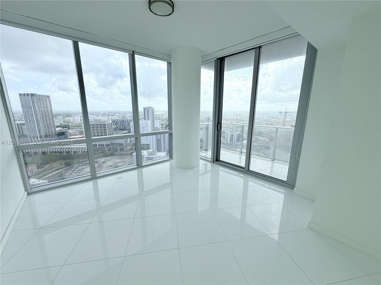 851 NE 1st Ave, Unit 3202, Miami, FL 33132 Photo