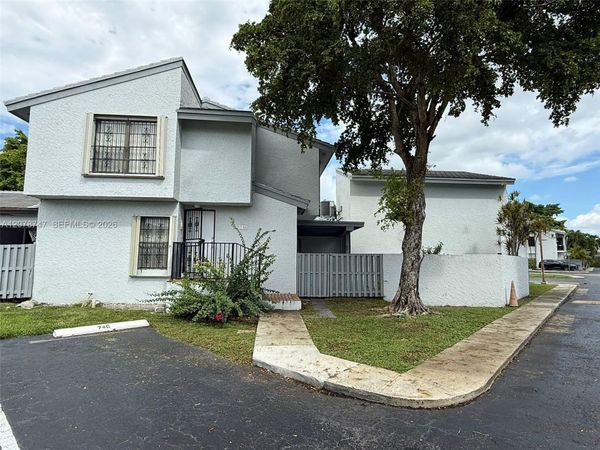 746 NW 105th Pl , Unit A6, Miami, FL 33172