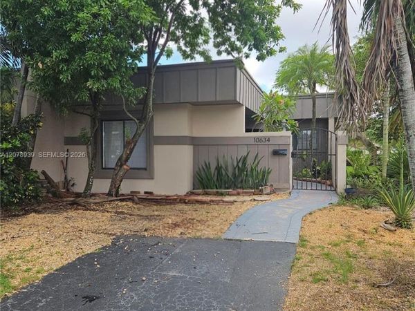 10634 SW 75th Ln , Miami, FL 33173