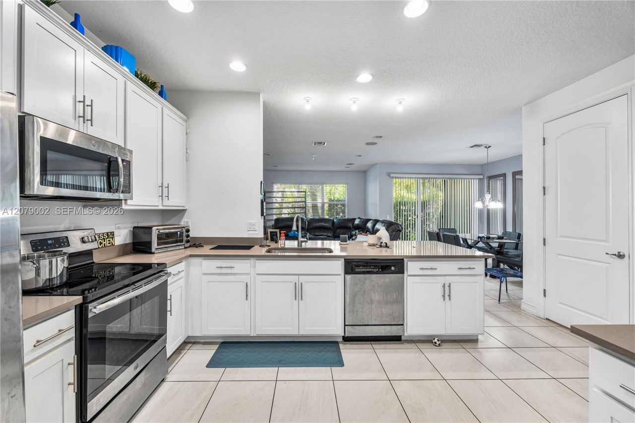 83 Palm Ln , Royal Palm Beach, FL 33411 Photo