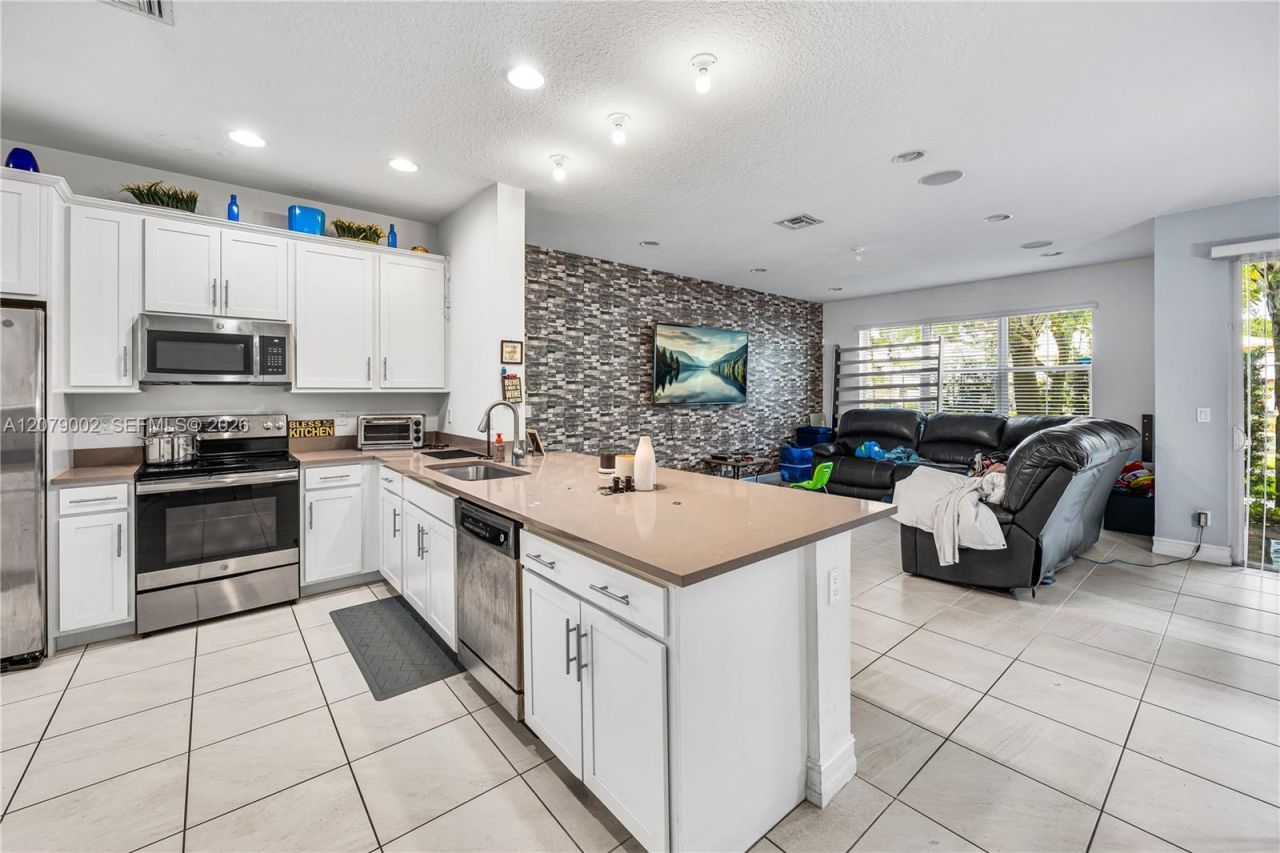 83 Palm Ln , Royal Palm Beach, FL 33411 Photo
