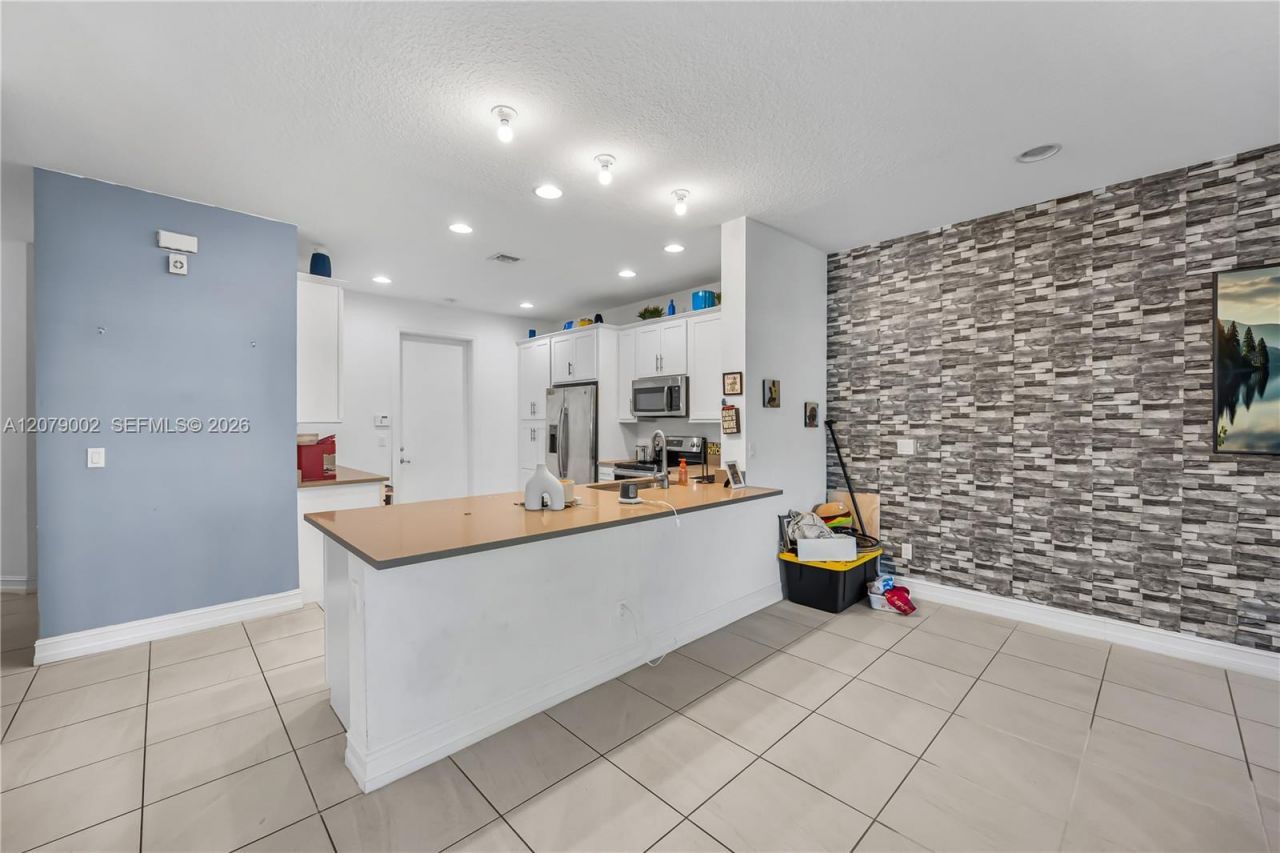 83 Palm Ln , Royal Palm Beach, FL 33411 Photo