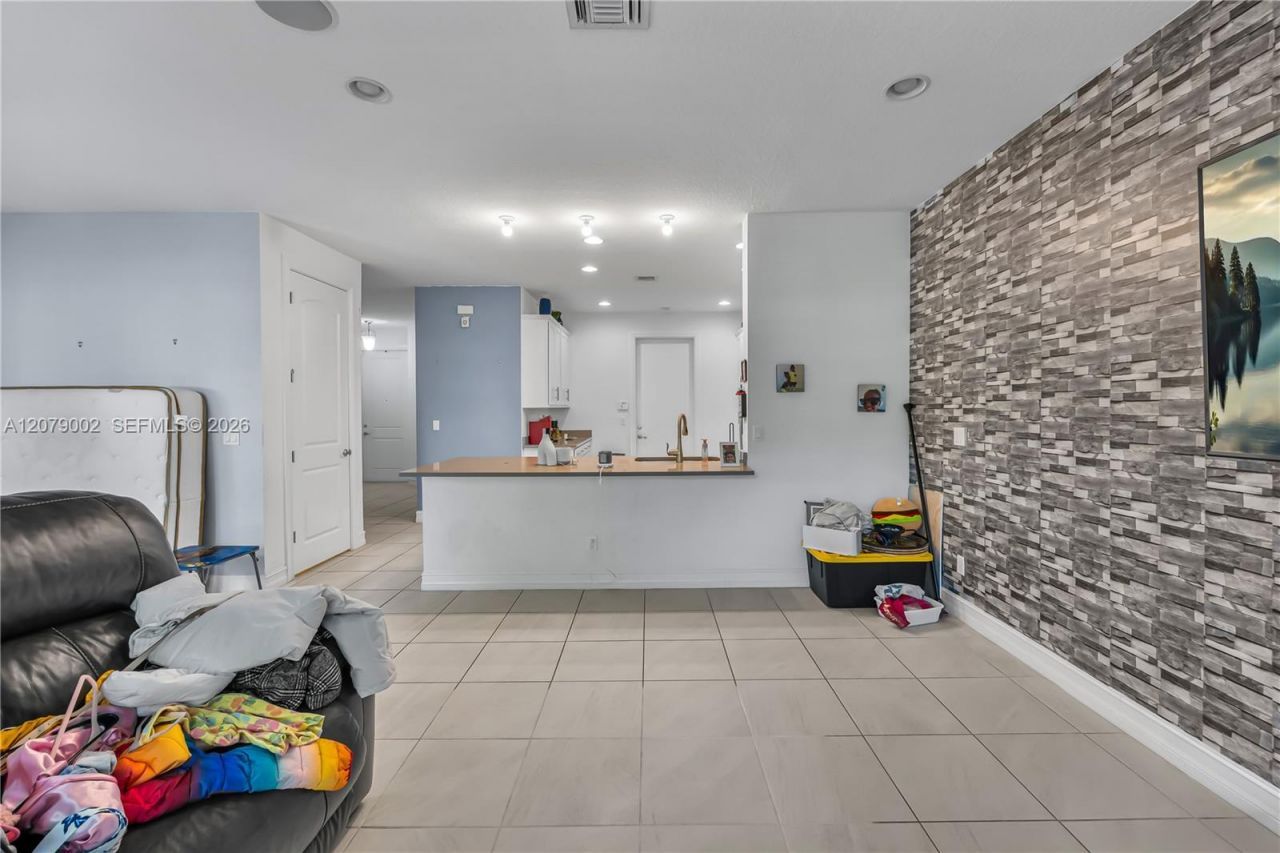83 Palm Ln , Royal Palm Beach, FL 33411 Photo
