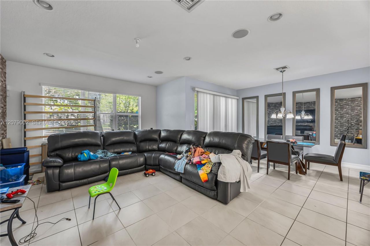 83 Palm Ln , Royal Palm Beach, FL 33411 Photo