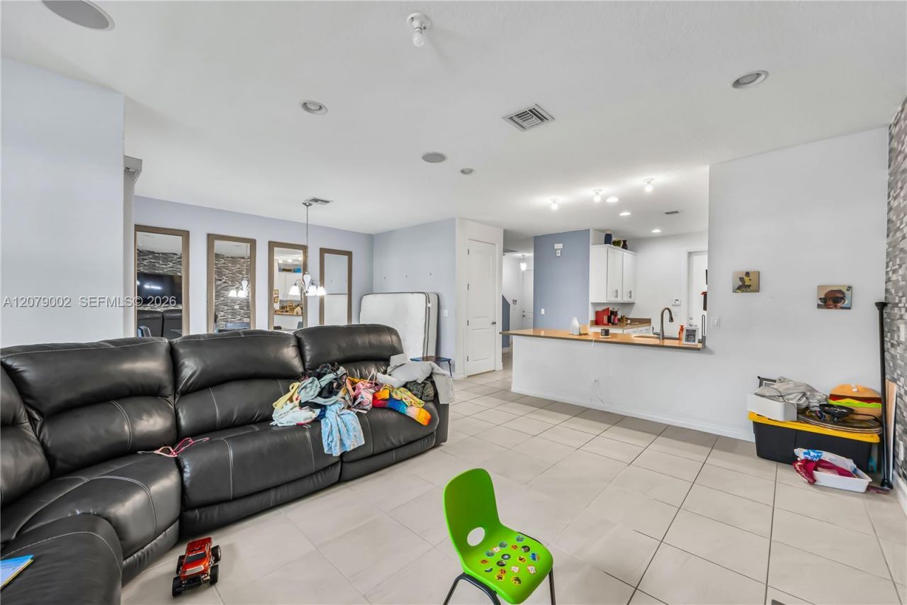 83 Palm Ln , Royal Palm Beach, FL 33411 Photo