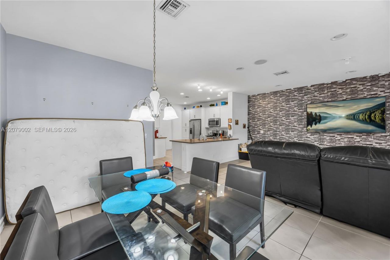 83 Palm Ln , Royal Palm Beach, FL 33411 Photo