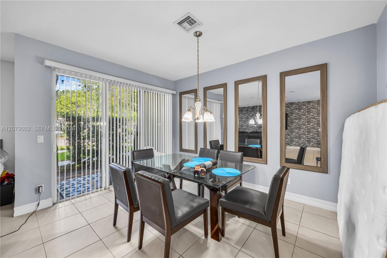 83 Palm Ln , Royal Palm Beach, FL 33411 Photo