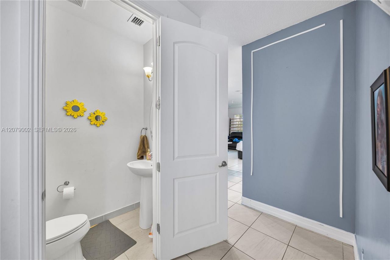 83 Palm Ln , Royal Palm Beach, FL 33411 Photo