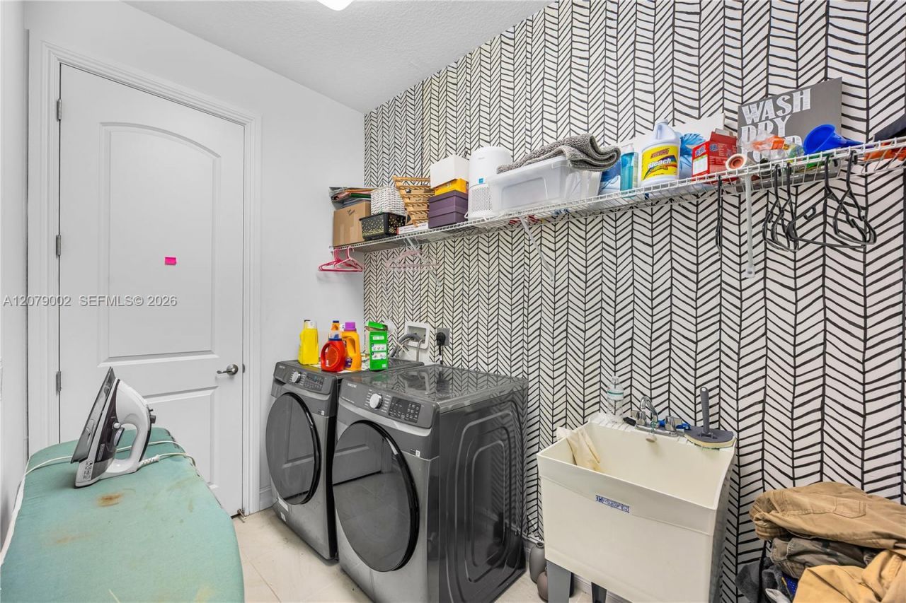 83 Palm Ln , Royal Palm Beach, FL 33411 Photo