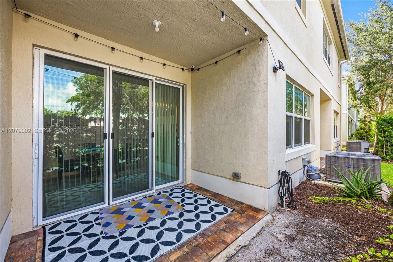 83 Palm Ln , Royal Palm Beach, FL 33411 Photo