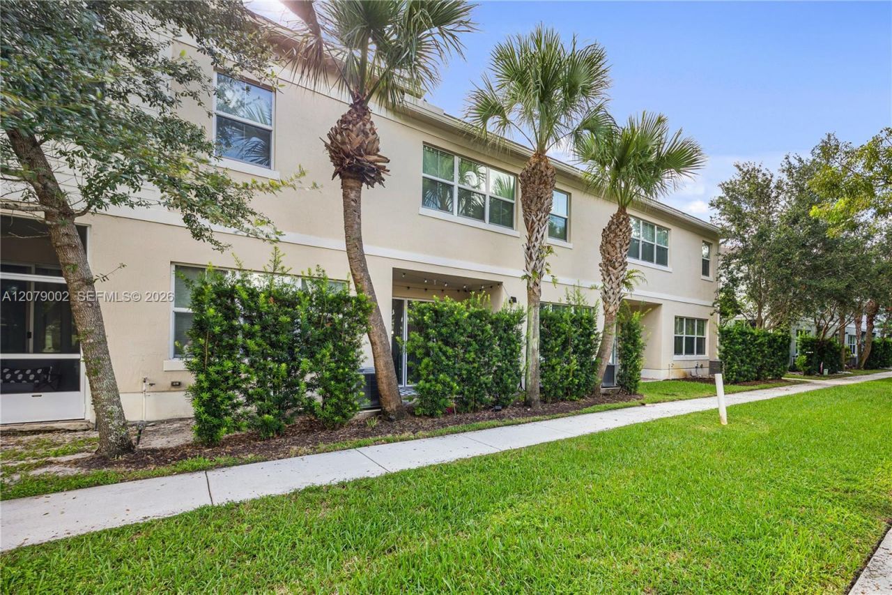 83 Palm Ln , Royal Palm Beach, FL 33411 Photo