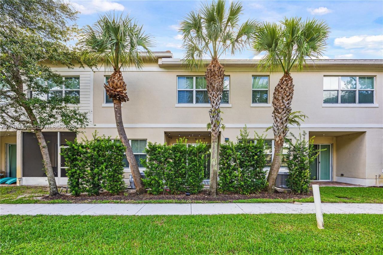 83 Palm Ln , Royal Palm Beach, FL 33411 Photo