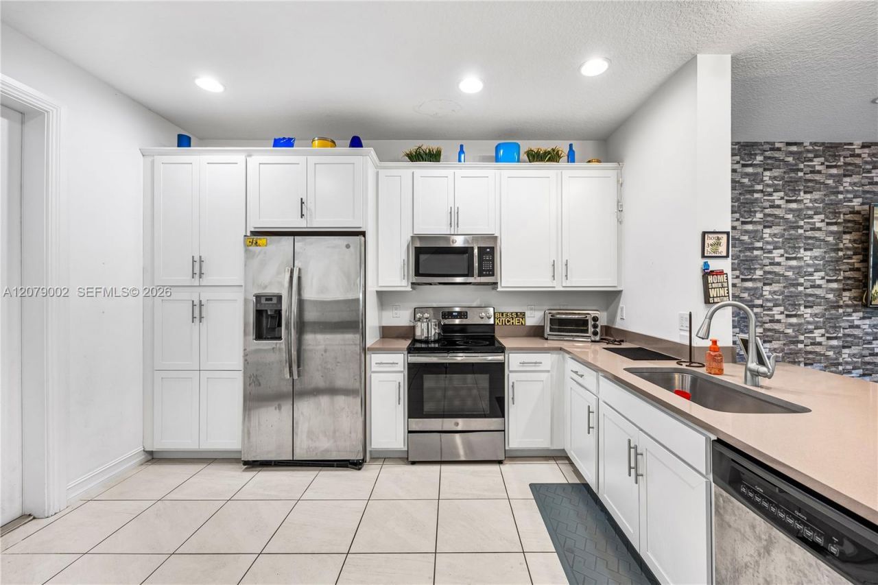 83 Palm Ln , Royal Palm Beach, FL 33411 Photo