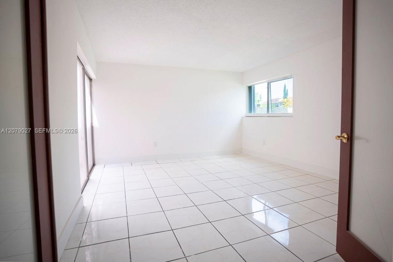 14295 Kendale Lakes Cir , Miami, FL 33183 Photo