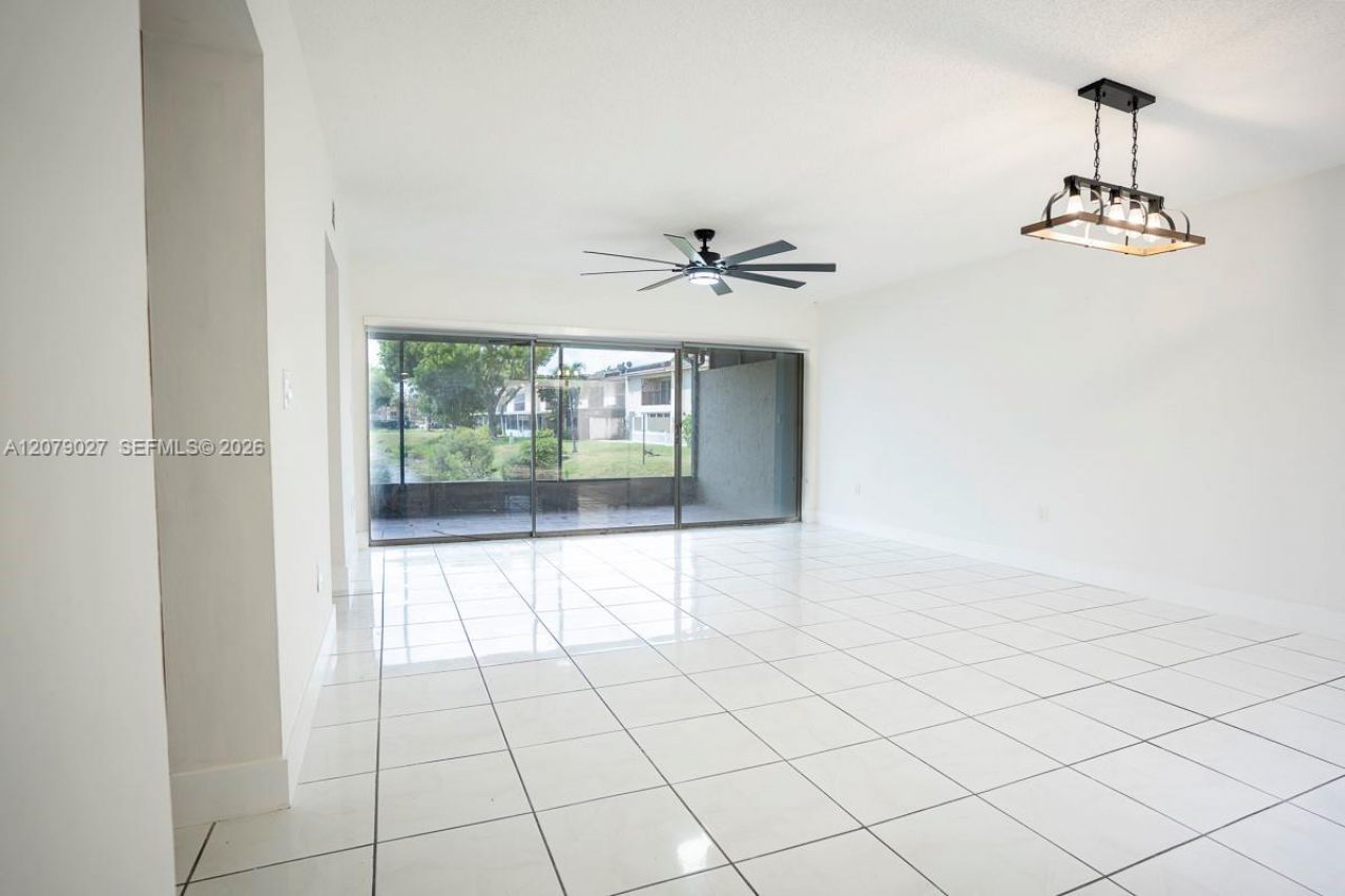 14295 Kendale Lakes Cir , Miami, FL 33183 Photo