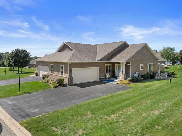 204 Oak Hill CIRCLE, Burlington, WI 53105